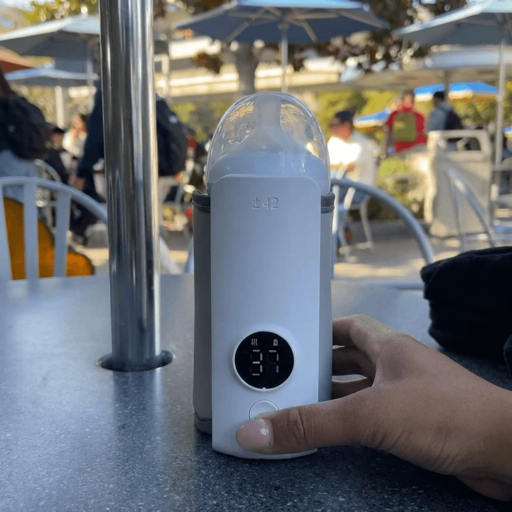 Bebeino bottle warmer showing 42°C on LED display